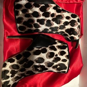 HOST PICK!! from Sak’s 5th Ave